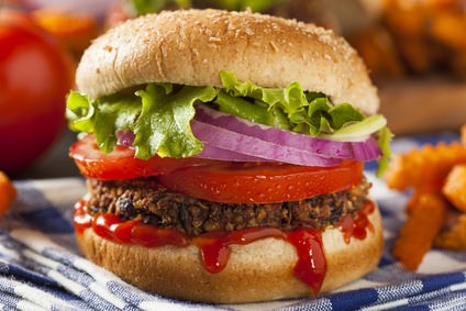 Veganer Burger mit Ketchup